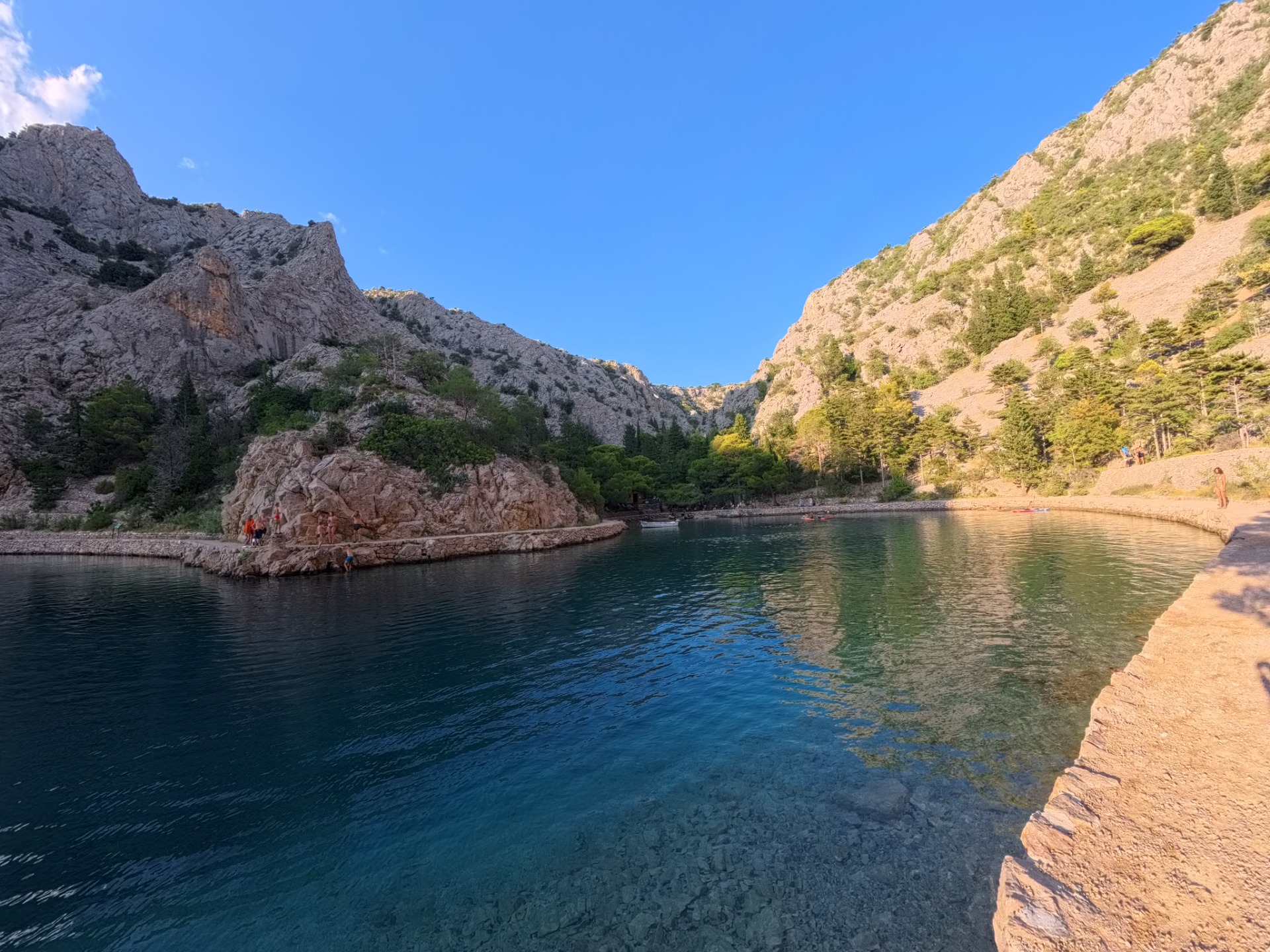 Pogled na kraj uvale i bar