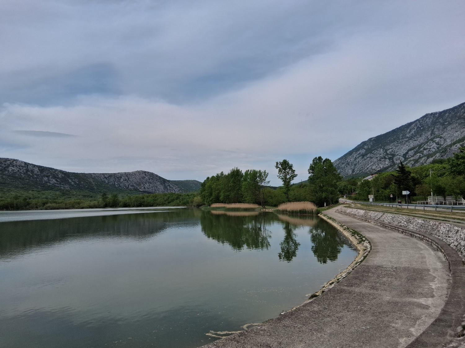 Tribaljsko jezero