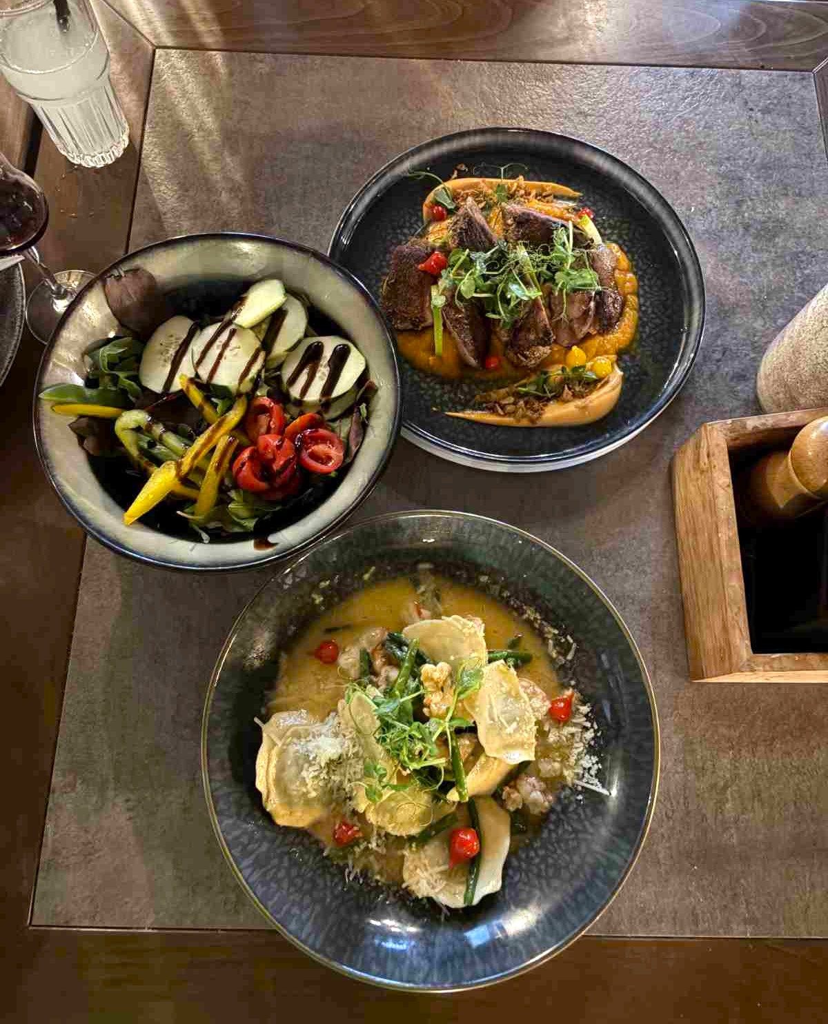El Rio - Live Kitchen & Bar