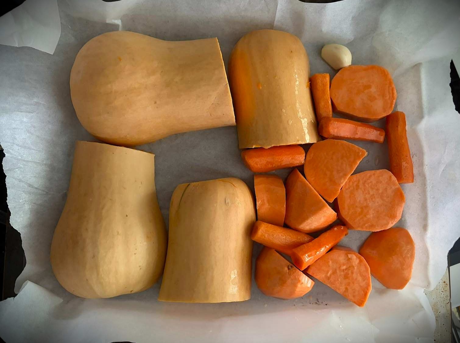 Butternut tikva, batat, mrkva i češnjak